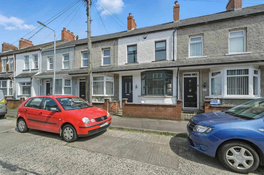 13 Hillfoot Street