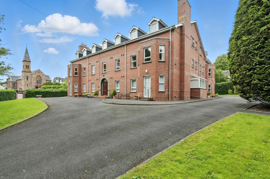 Apt 2 Knockdene Manor