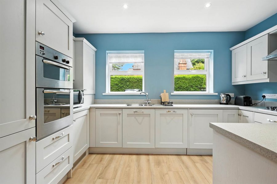 Apt 2 Knockdene Manor