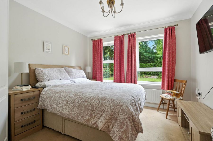 Apt 2 Knockdene Manor