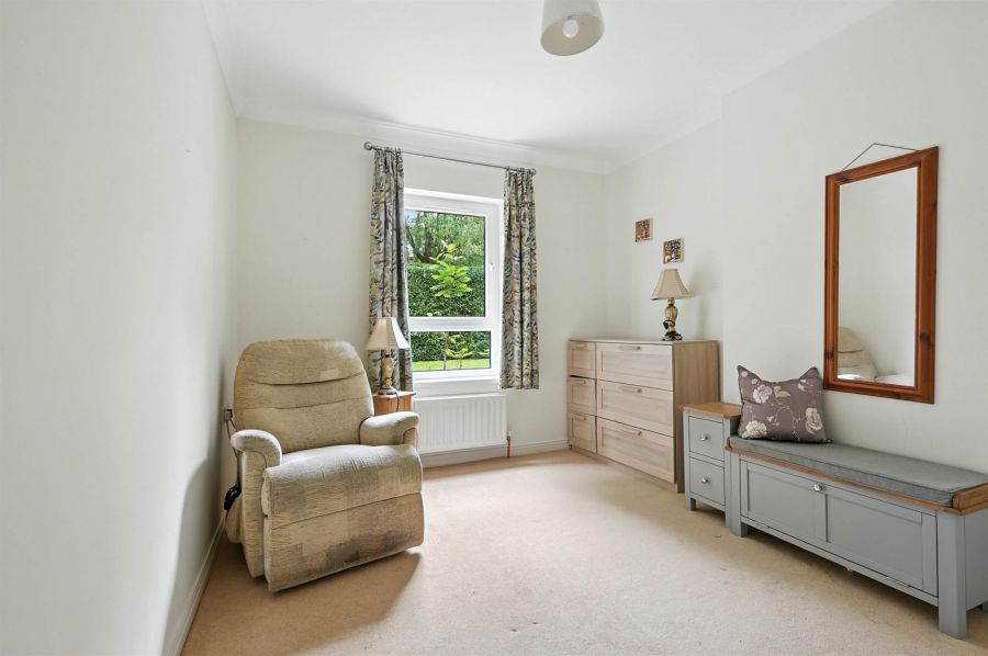 Apt 2 Knockdene Manor
