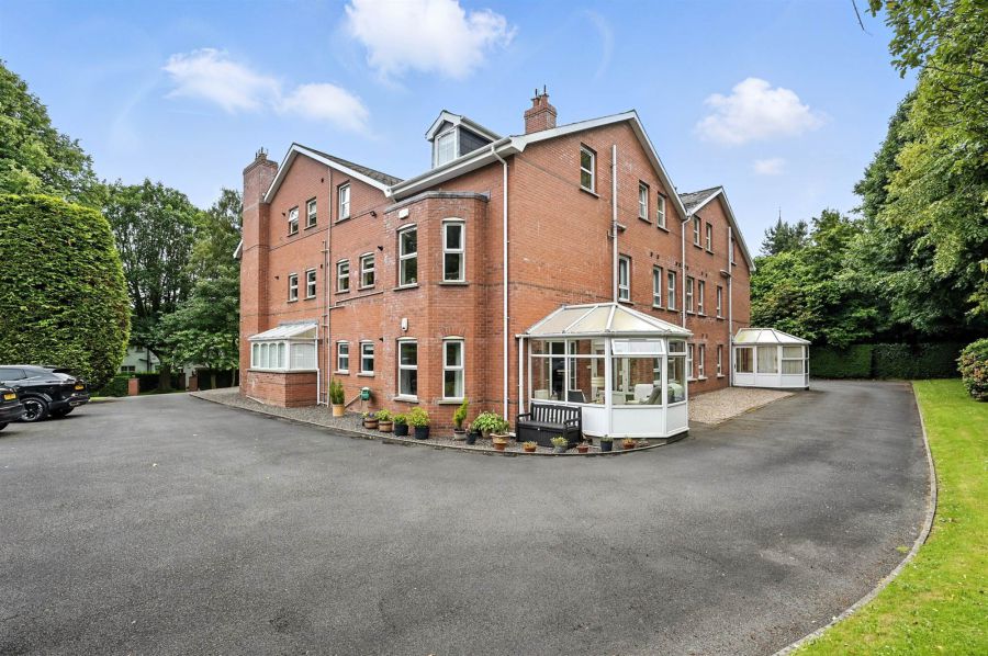 Apt 2 Knockdene Manor