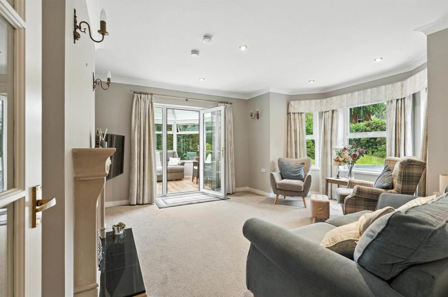 Apt 2 Knockdene Manor