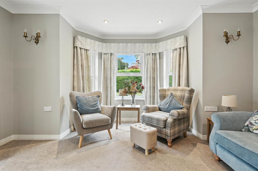 Apt 2 Knockdene Manor