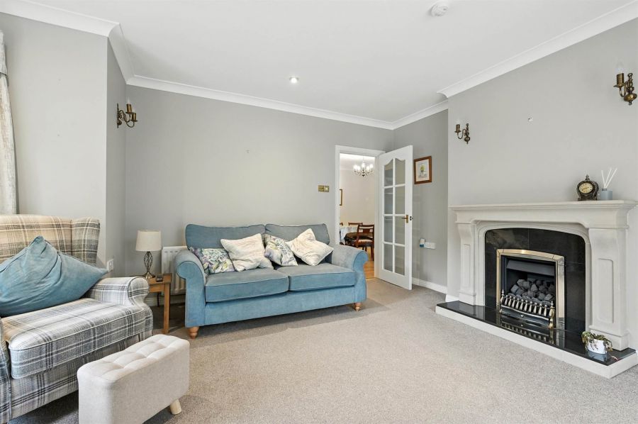 Apt 2 Knockdene Manor