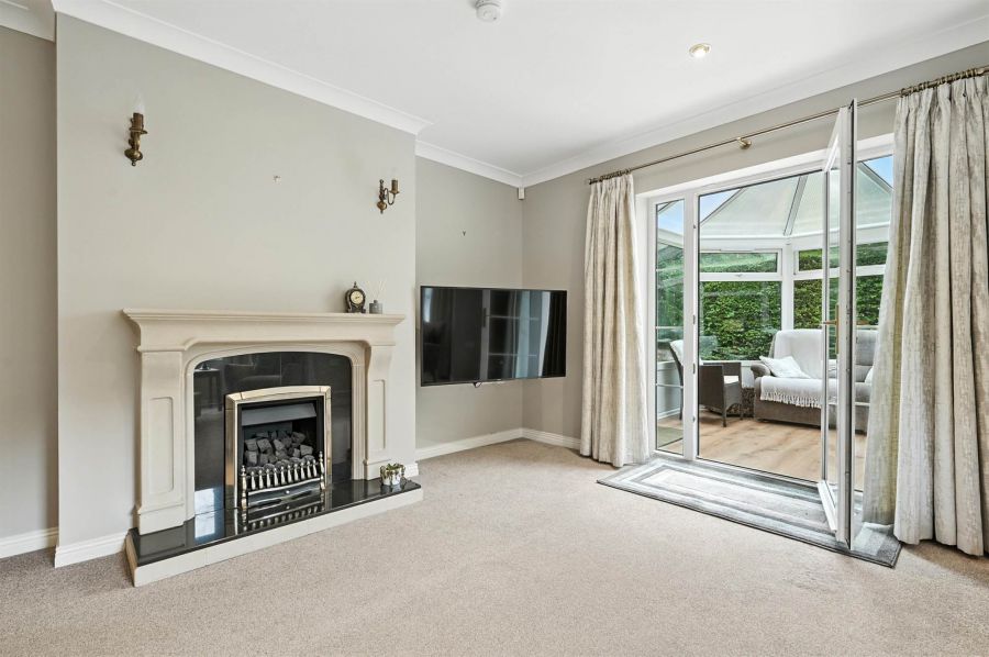Apt 2 Knockdene Manor