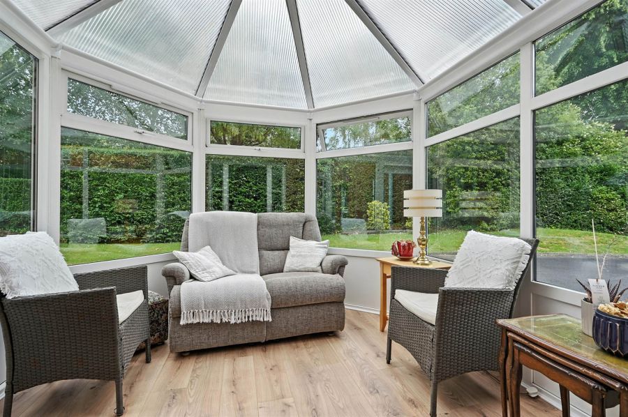 Apt 2 Knockdene Manor