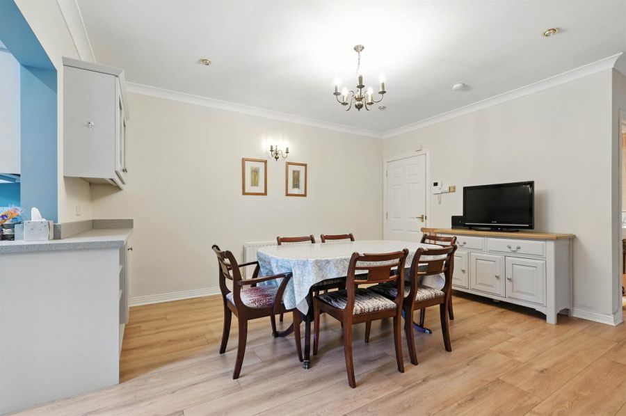 Apt 2 Knockdene Manor