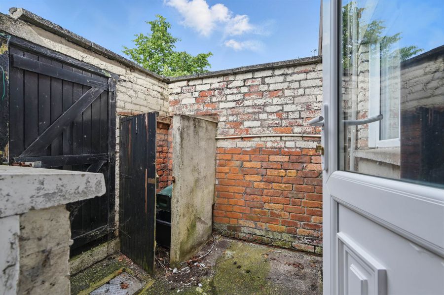 28 Sandbrook Park