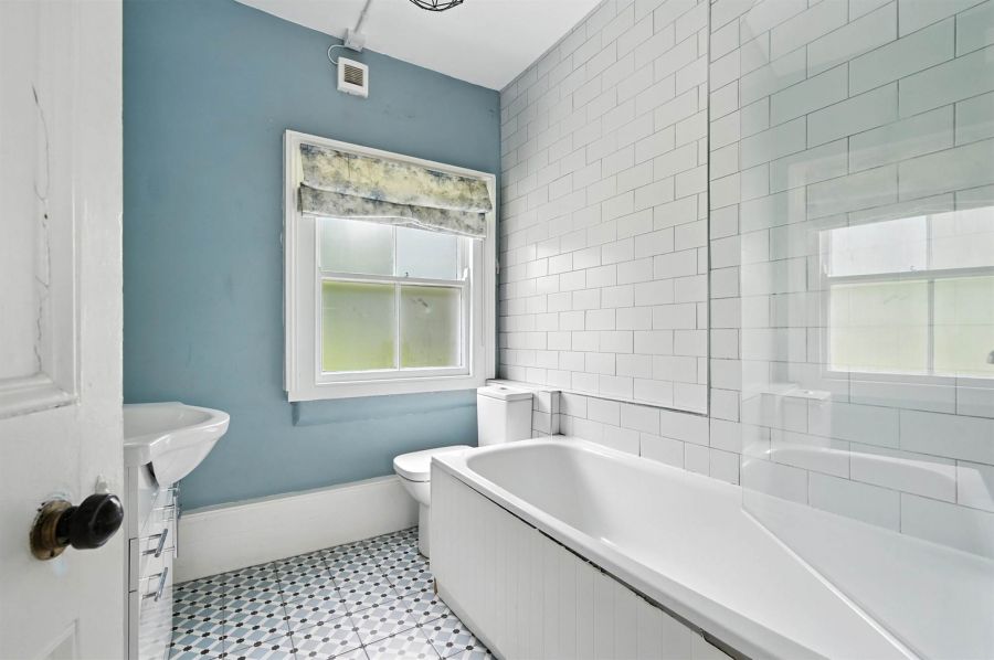 Lismachan House, Flat 3, 378 Belmont Road