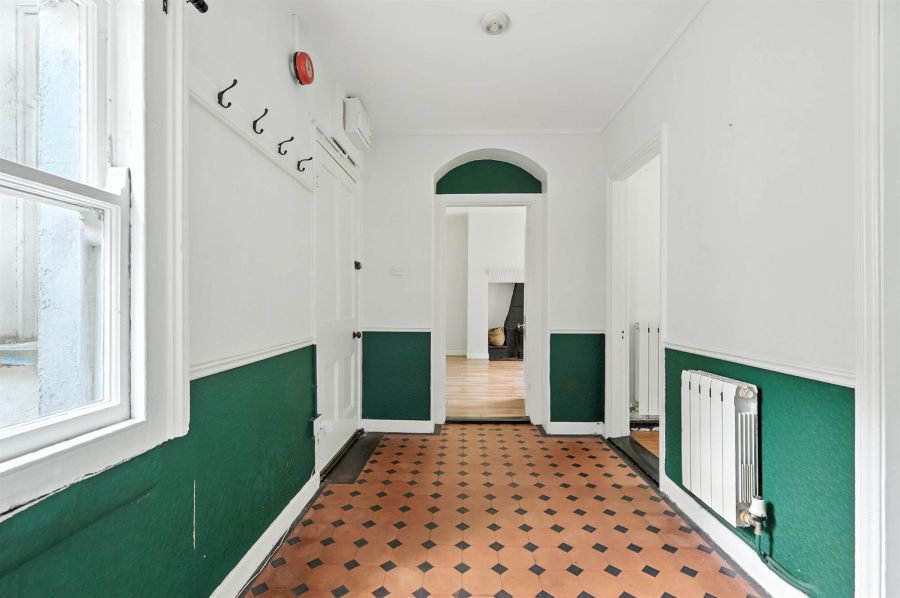 Lismachan House, Flat 3, 378 Belmont Road