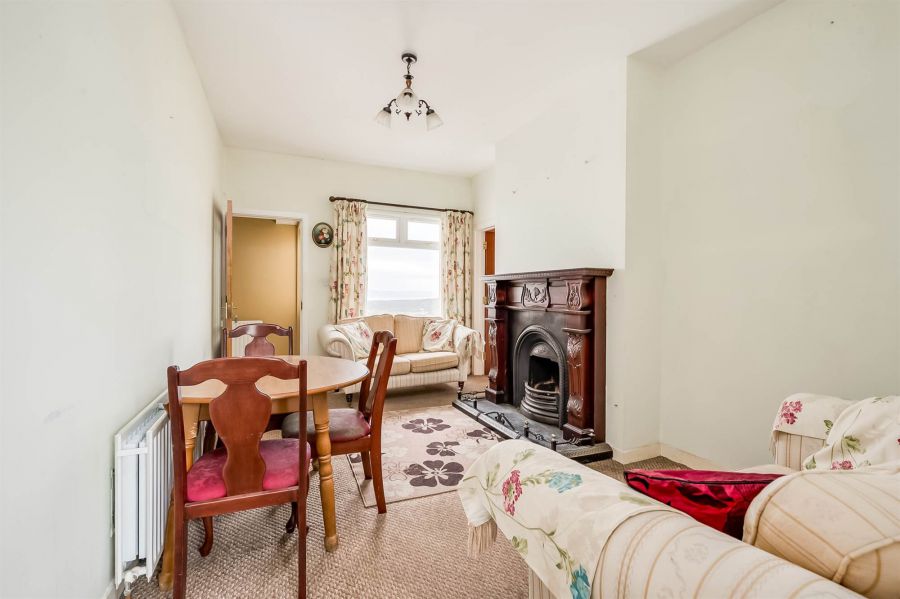 Bungalow @, 51 Middle Braniel Road