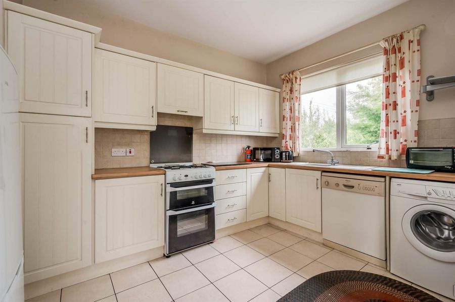 Bungalow @, 51 Middle Braniel Road