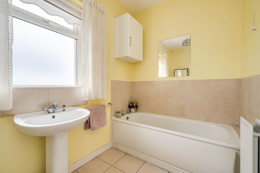 Bungalow @, 51 Middle Braniel Road