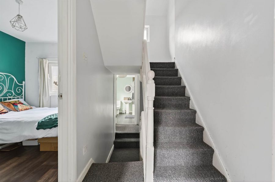 15 Hillview Avenue