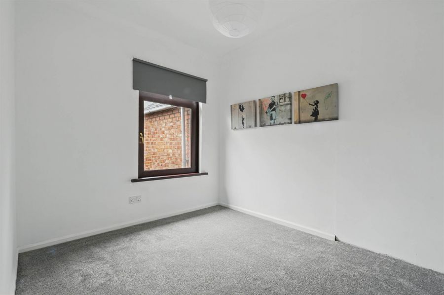 72 Ravenscroft Avenue