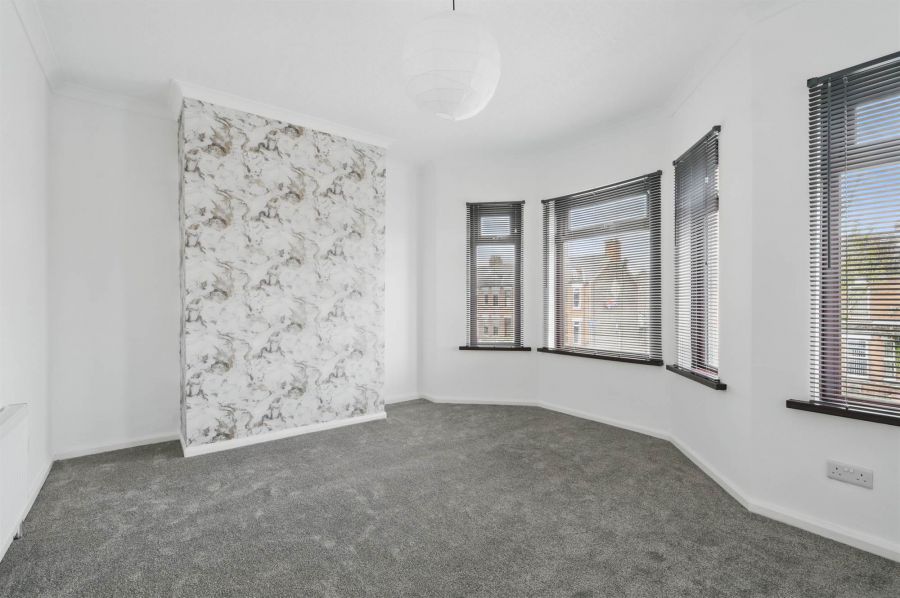 72 Ravenscroft Avenue