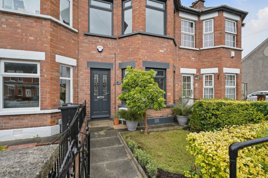 72 Ravenscroft Avenue