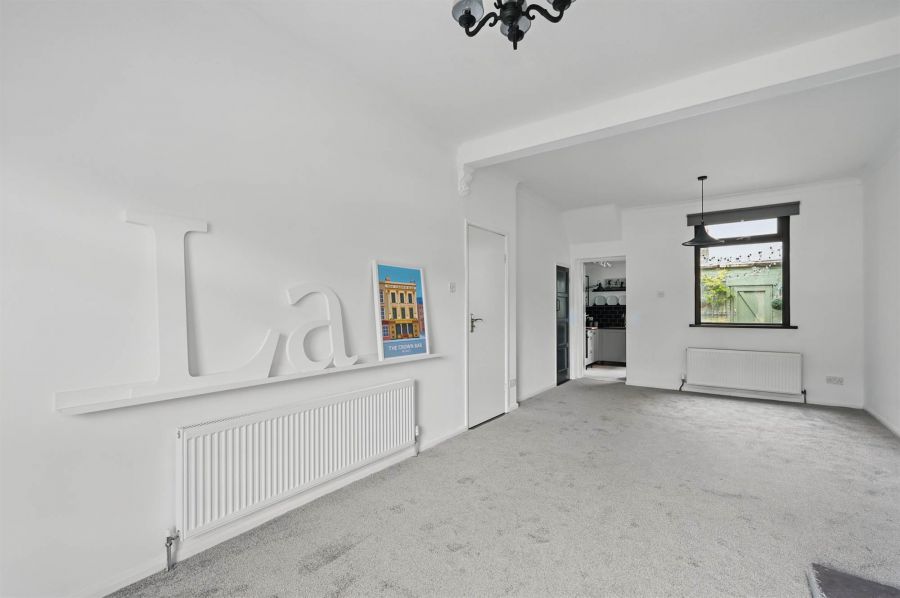72 Ravenscroft Avenue