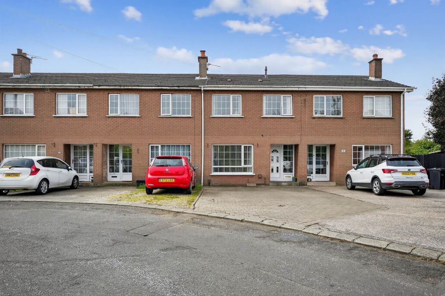 3 Larkfield Manor