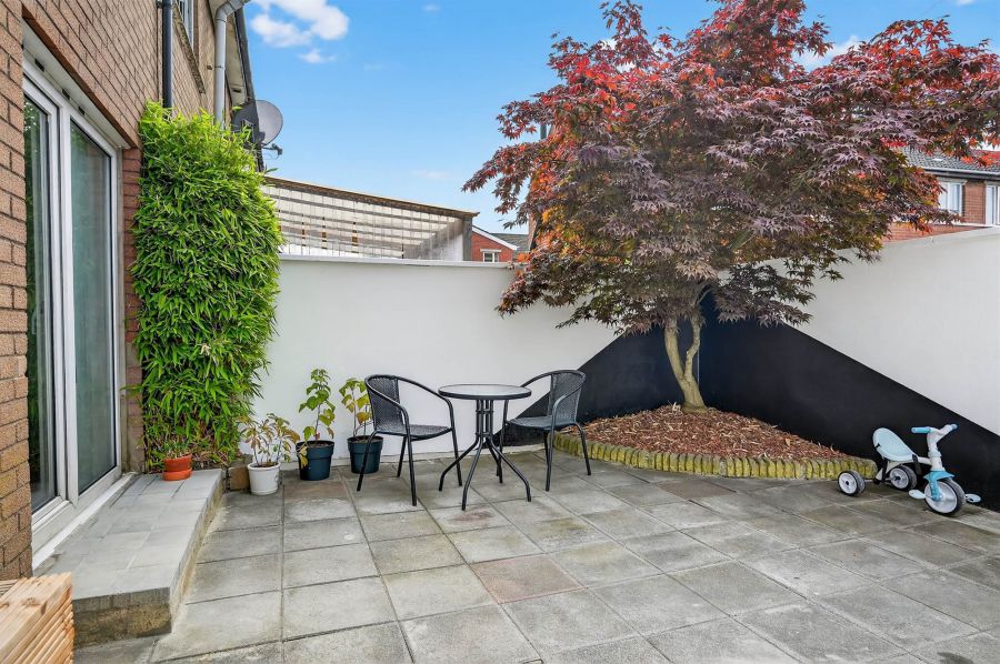 3 Larkfield Manor