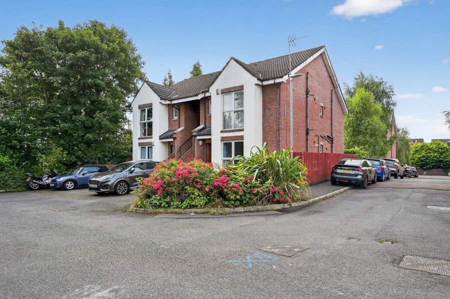 9 Barnetts Chase
