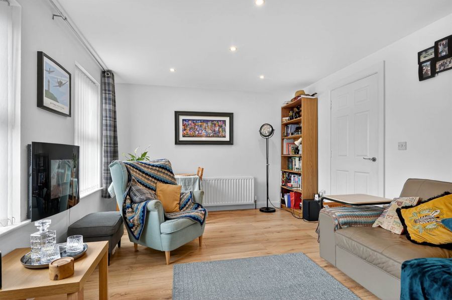 89b Leathem Square