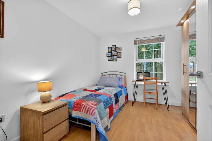 89b Leathem Square