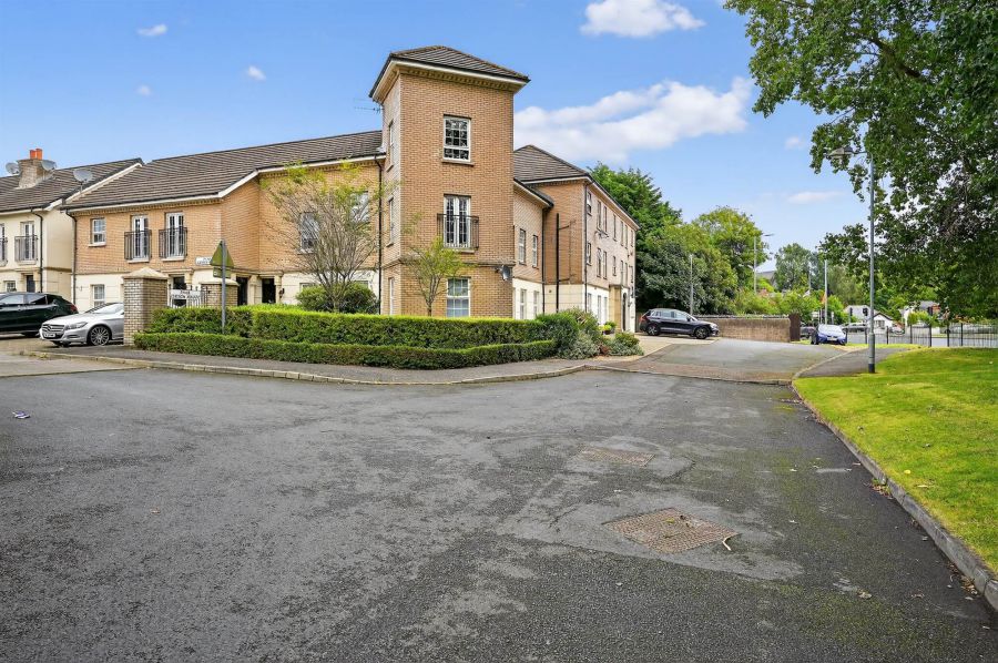 89b Leathem Square