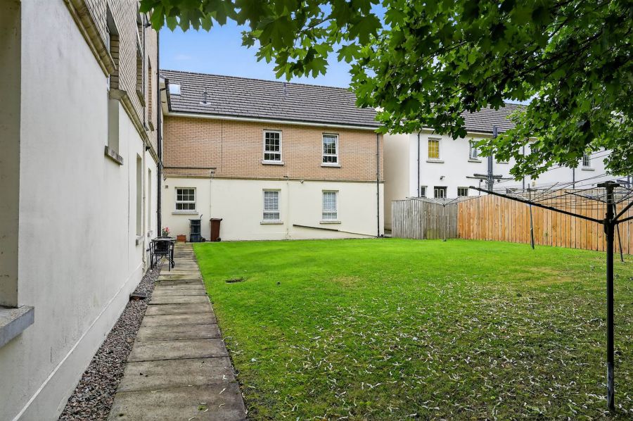 89b Leathem Square