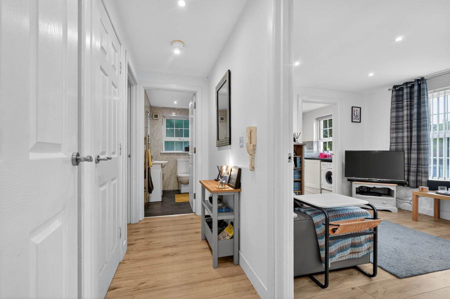 89b Leathem Square