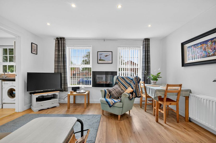 89b Leathem Square