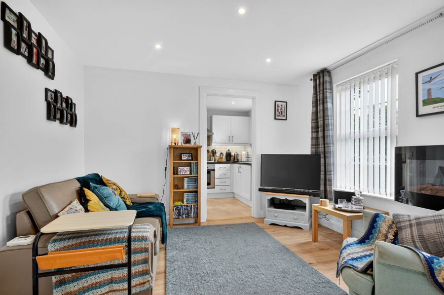 89b Leathem Square