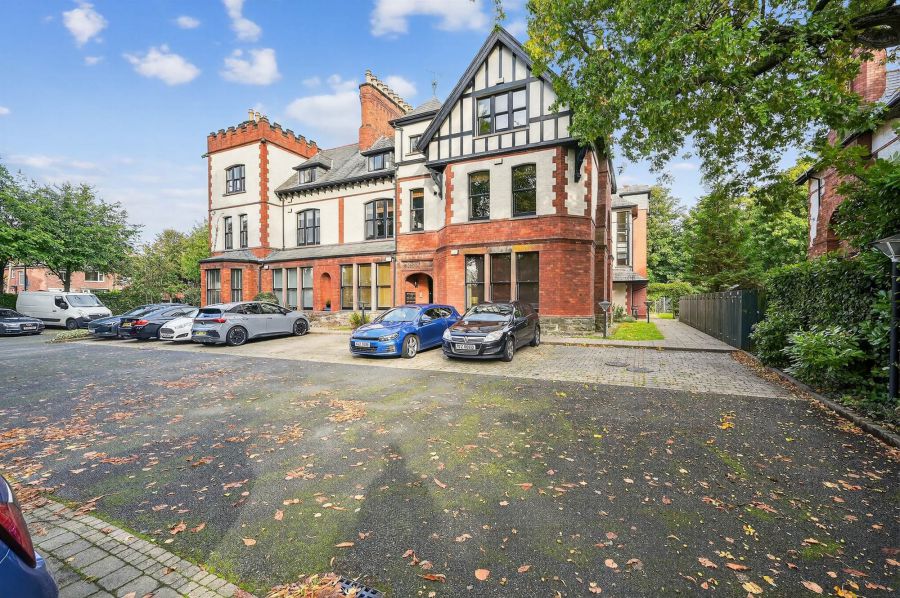 Apt 10 Sandown Court