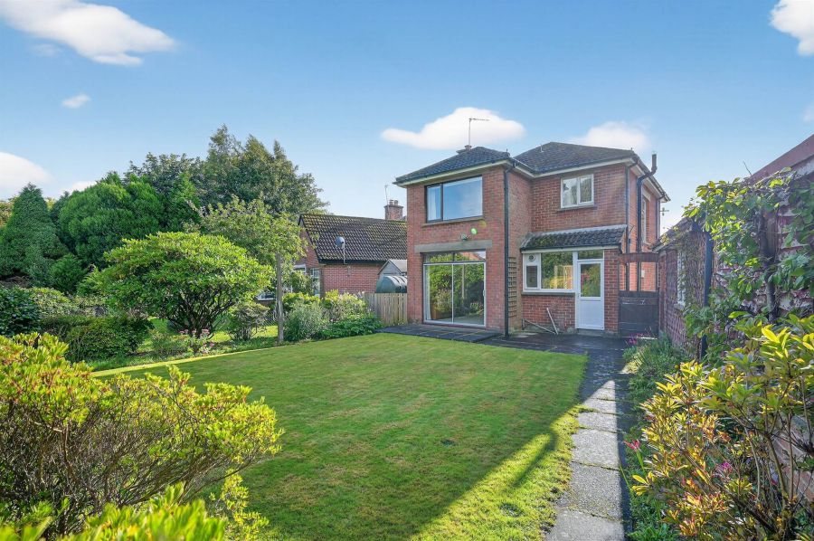 71 Kingsdale Park
