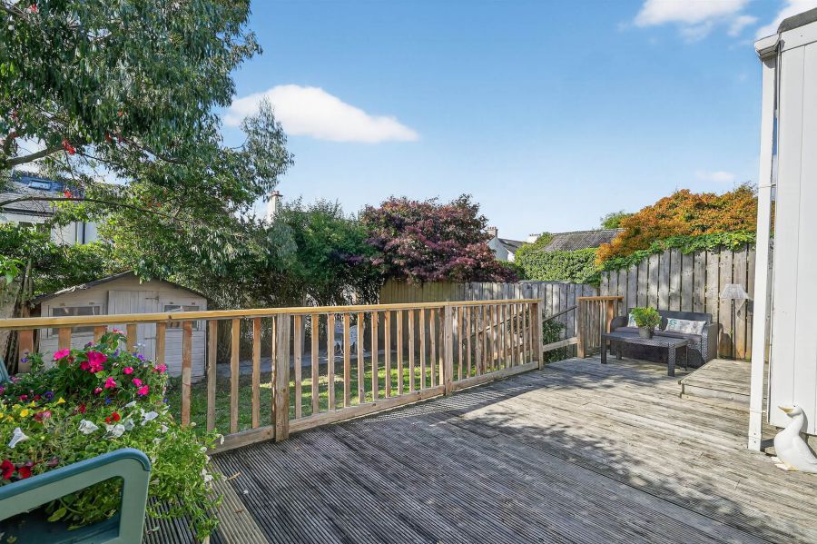 18 Wingrove Gardens
