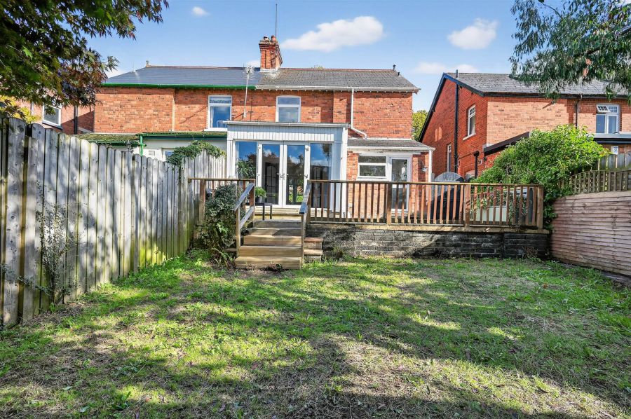 18 Wingrove Gardens