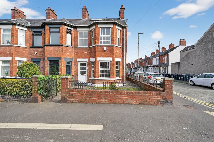 74 Ravenscroft Avenue