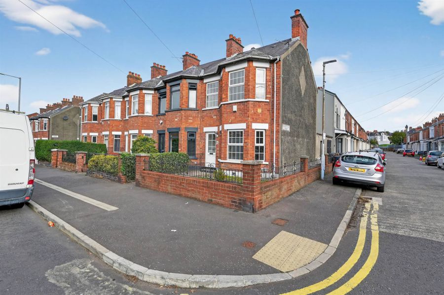74 Ravenscroft Avenue 74 Ravenscroft Avenue