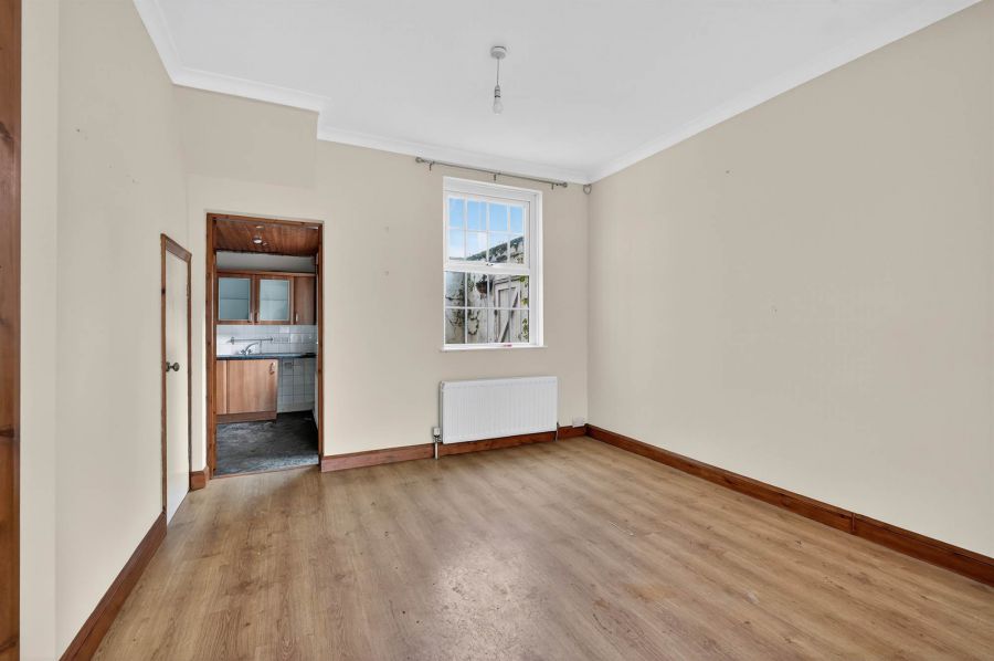 74 Ravenscroft Avenue 74 Ravenscroft Avenue