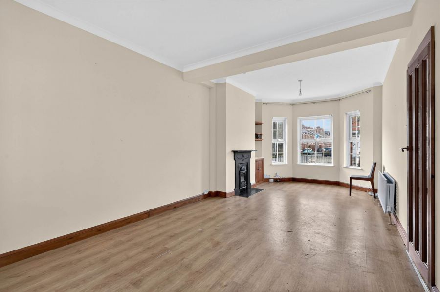 74 Ravenscroft Avenue 74 Ravenscroft Avenue