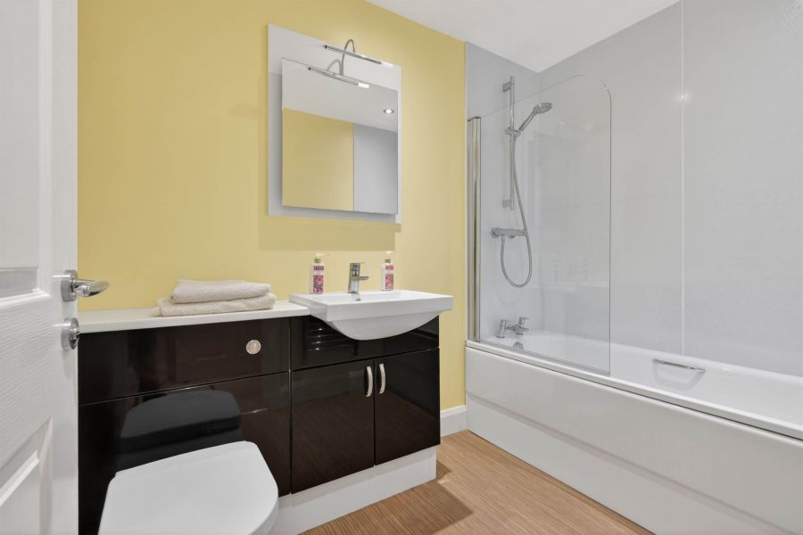 Apt 12 Sandown Manor