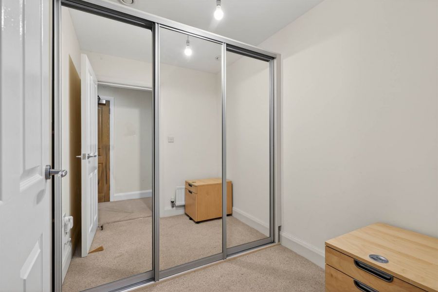 Apt 12 Sandown Manor