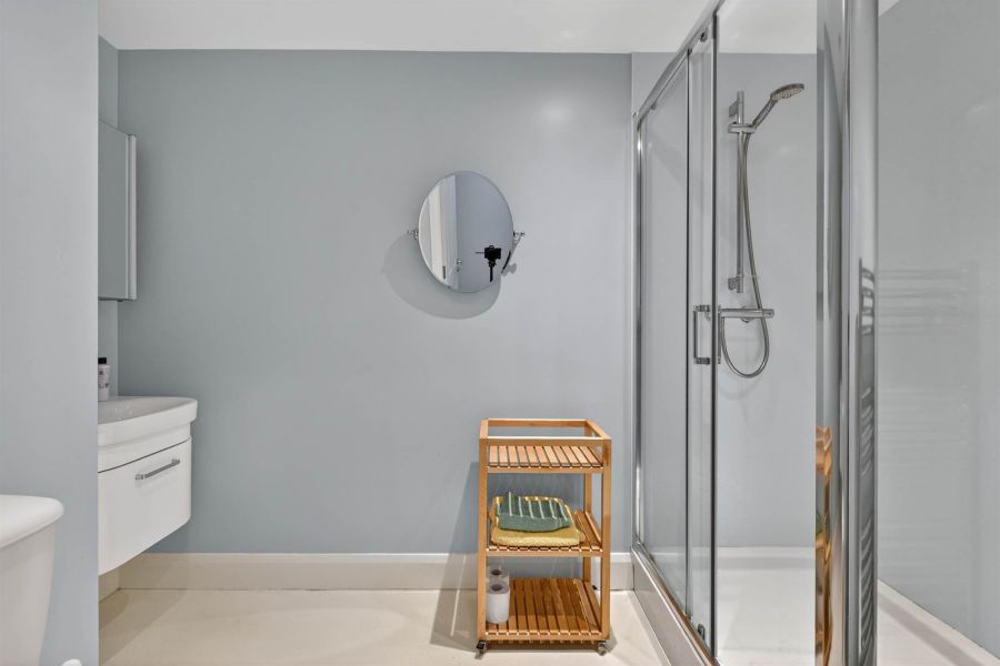 Apt 12 Sandown Manor