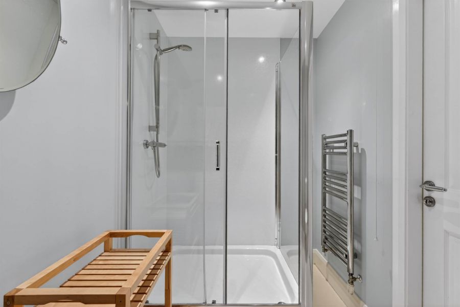 Apt 12 Sandown Manor