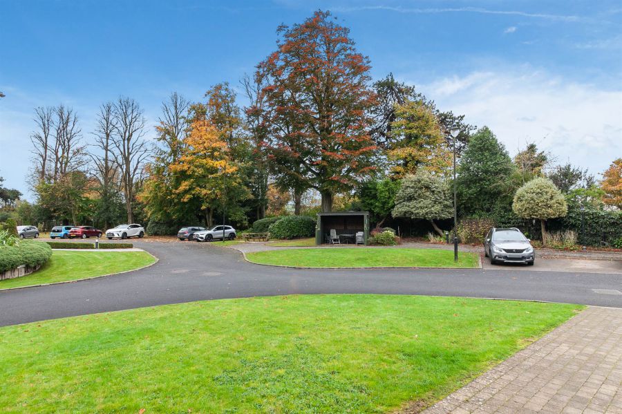 Apt 12 Sandown Manor