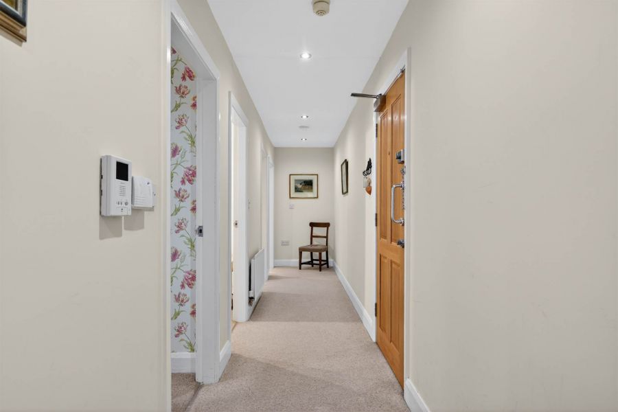 Apt 12 Sandown Manor