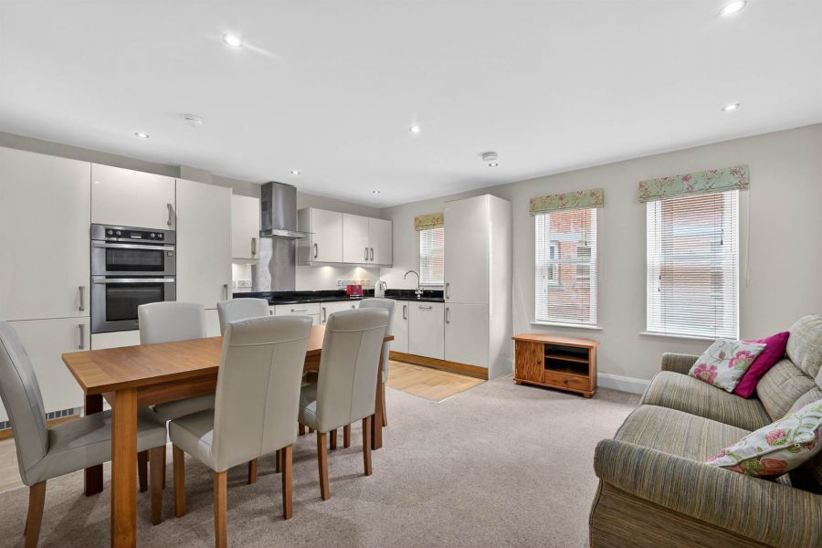 Apt 12 Sandown Manor