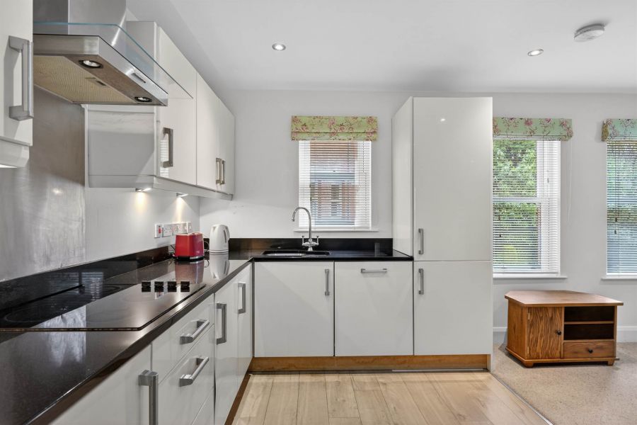 Apt 12 Sandown Manor