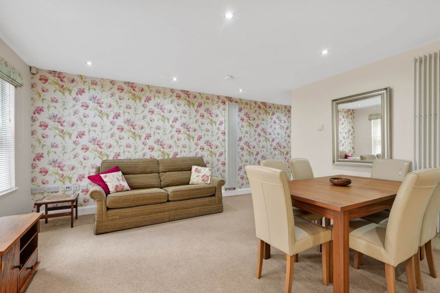 Apt 12 Sandown Manor